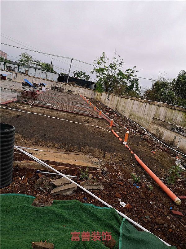 椰海大道高铁办公楼停车广场砖铺贴项目施工